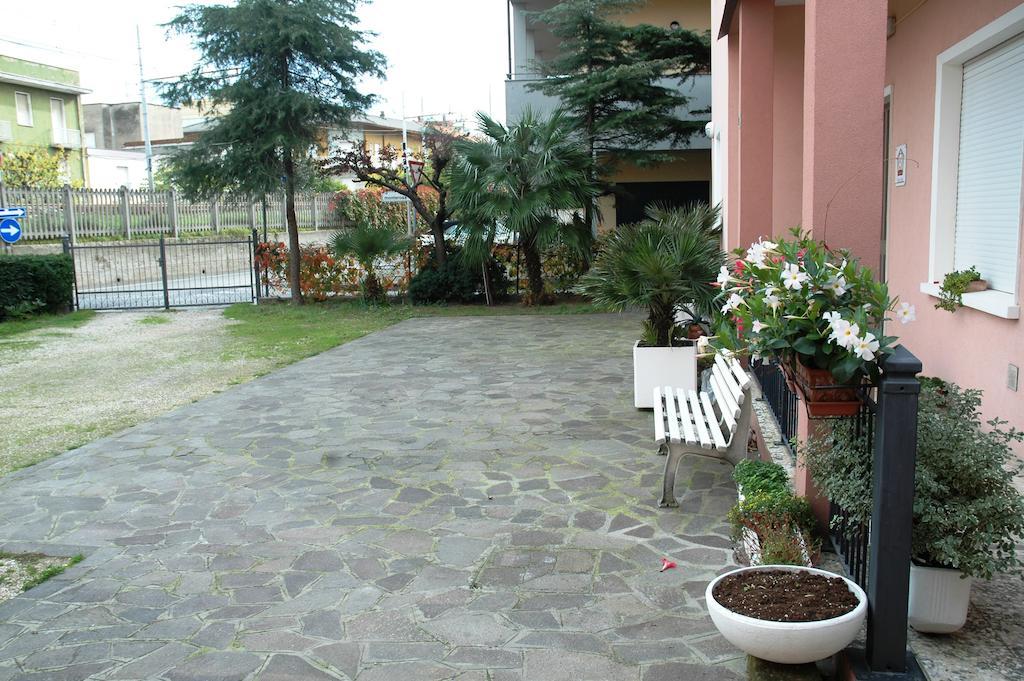 Villa Linda Affittacamere Bellaria-Igea Marina Exterior foto