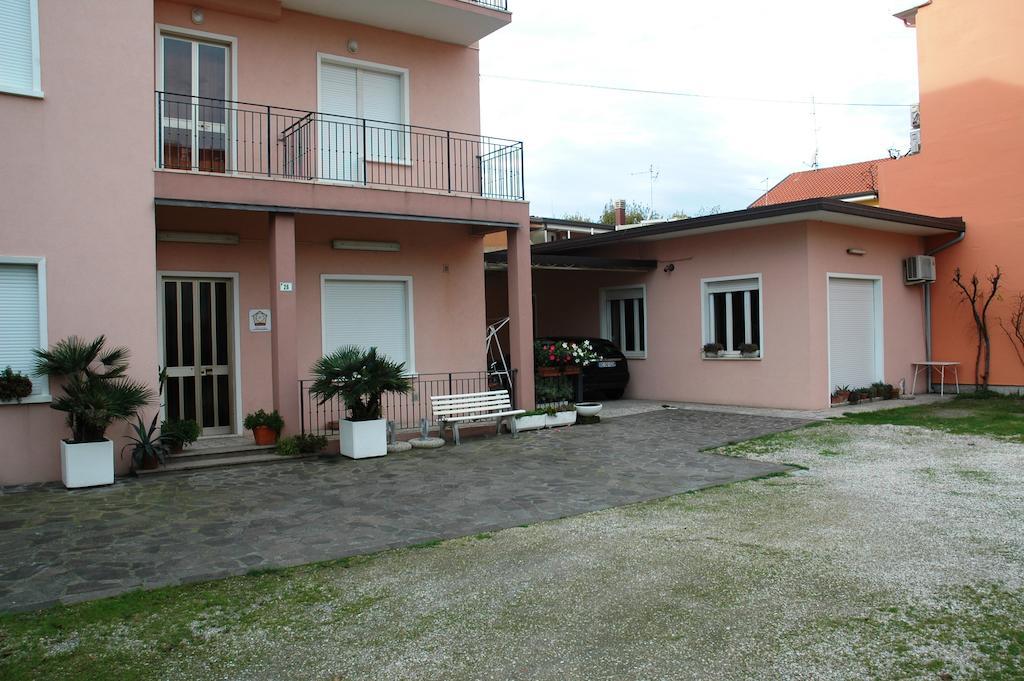 Villa Linda Affittacamere Bellaria-Igea Marina Exterior foto